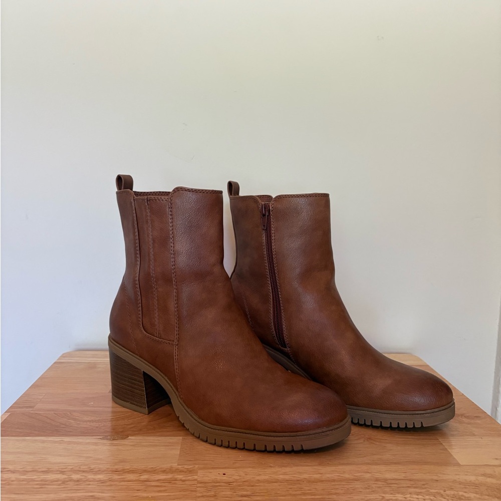 Brown Ankle Boots with Elastic Panels and Block Heel
